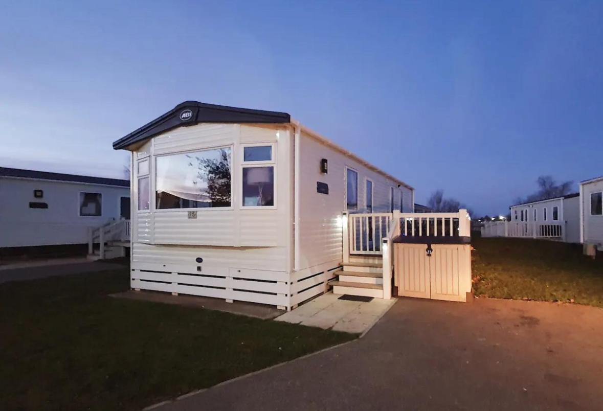15 Kestrel Close Hot Tub Retreat Tattershall Bagian luar foto