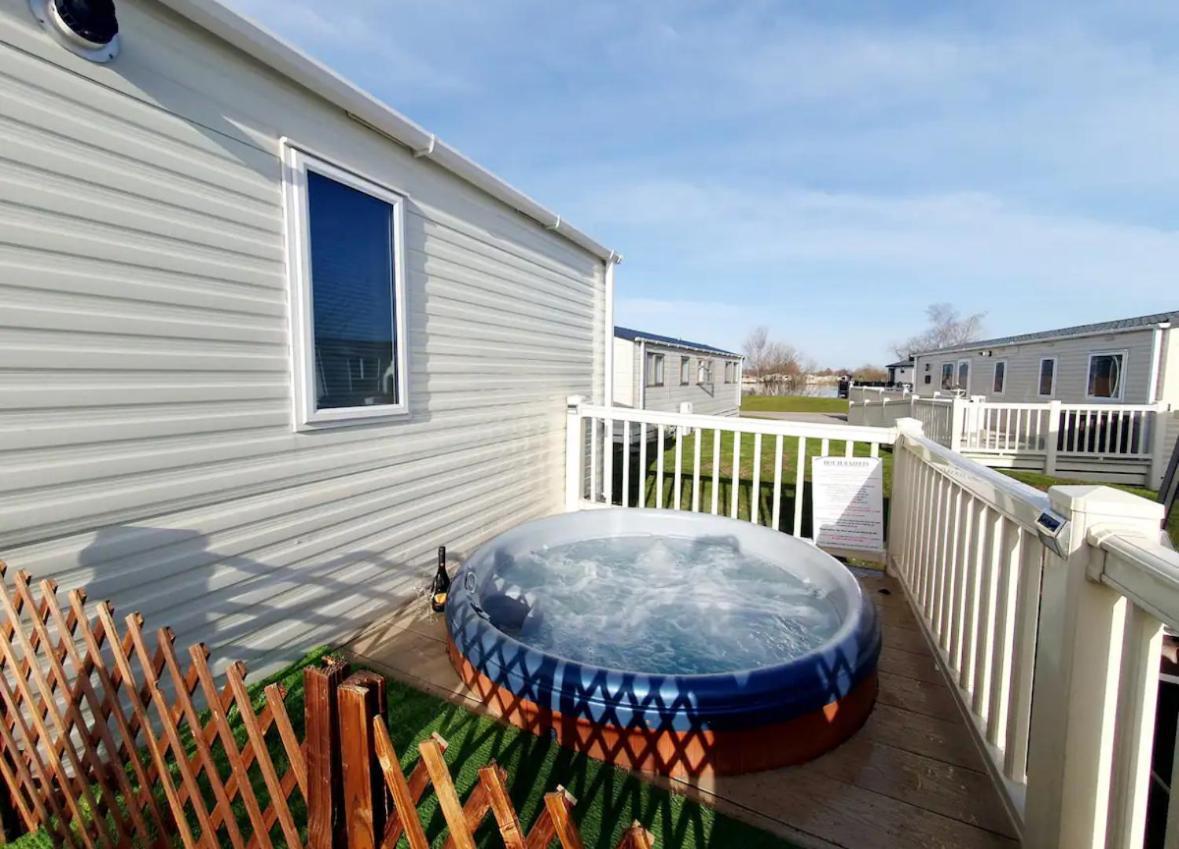 15 Kestrel Close Hot Tub Retreat Tattershall Bagian luar foto